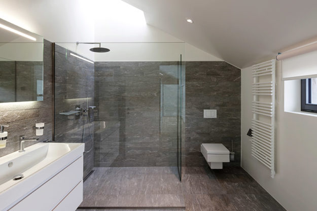 murovaný sprchový kút